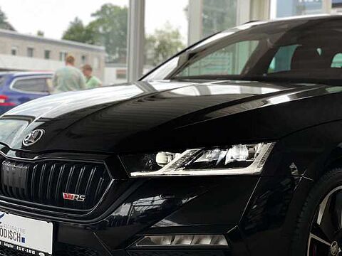 SKODA Octavia *Combi*2.0 TDI*RS*DSG*PANO*AHK*HUD*CAM*LM