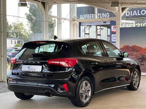 Ford Focus *Lim.*1.0*EcoBoost*Aut.*LED*AHK*Bluetooth*