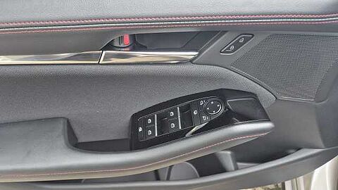 Mazda 3 2.5L e-SKYACTIV G 140ps 6MT FWD Homura 