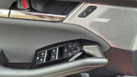 Mazda 3 2.5L e-SKYACTIV G 140ps 6AT FWD Exclusive-Line 